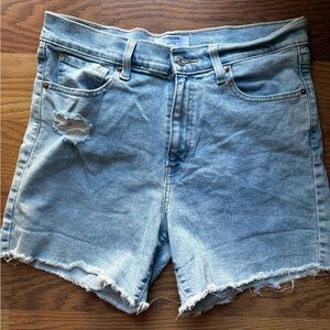 Denizen from Levi's Women's Faded high rise Jean Shorts